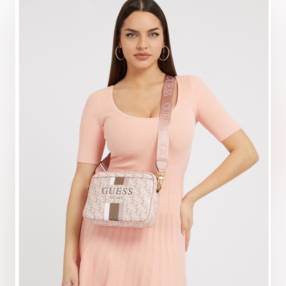Guess Vikki camera crossbody bag clutch pink rose geometric allover print canvas - Picture 1 of 10